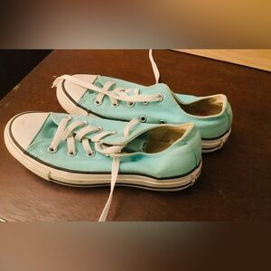 Converse All Stars Lowtop Chuck Taylors/Size 4Y (Women’s 6.5) Tiffany bl…